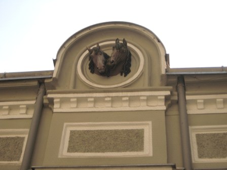 Datei:Rechbauerstraße 3, Pferdekopf.jpg