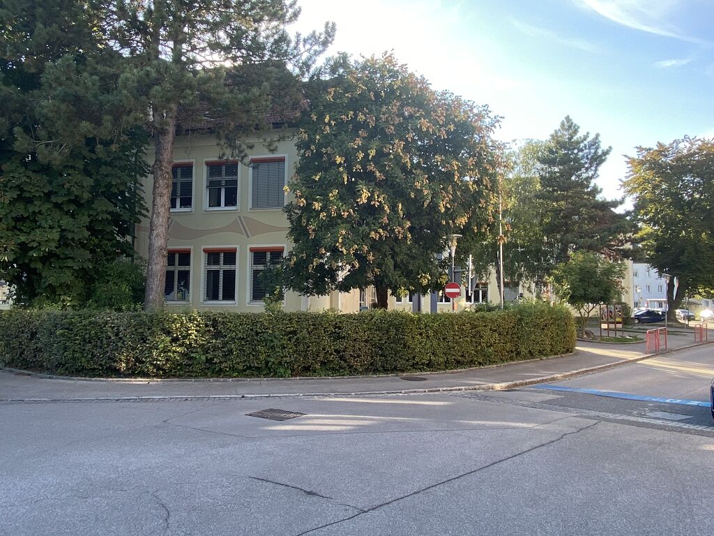 Datei:Mittelschule.JPEG
