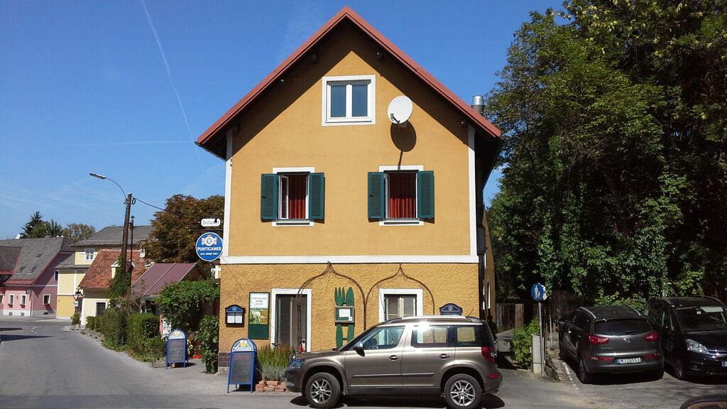 Datei:Graz Petersnergenstraße 10 b Kirchenwirt.jpg