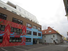 Neubau und erhaltenswerter Nachbar - 2016