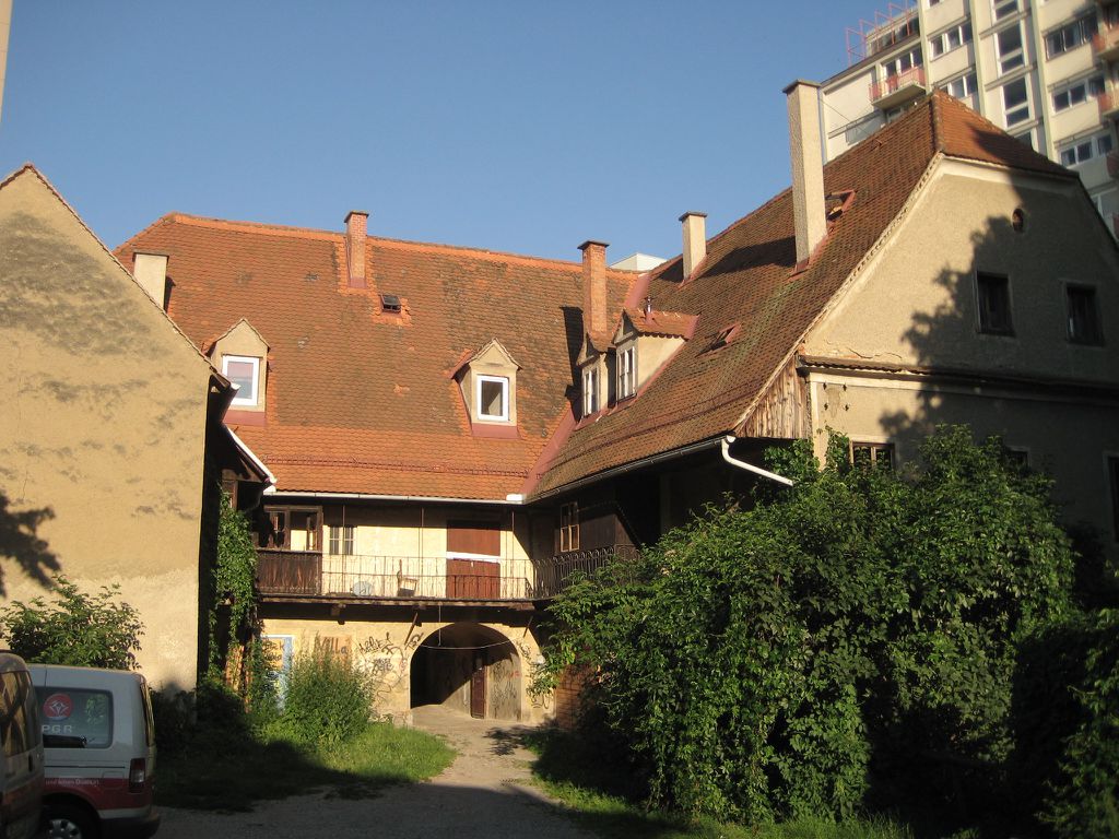 Datei:Castellhof, Hof.JPG