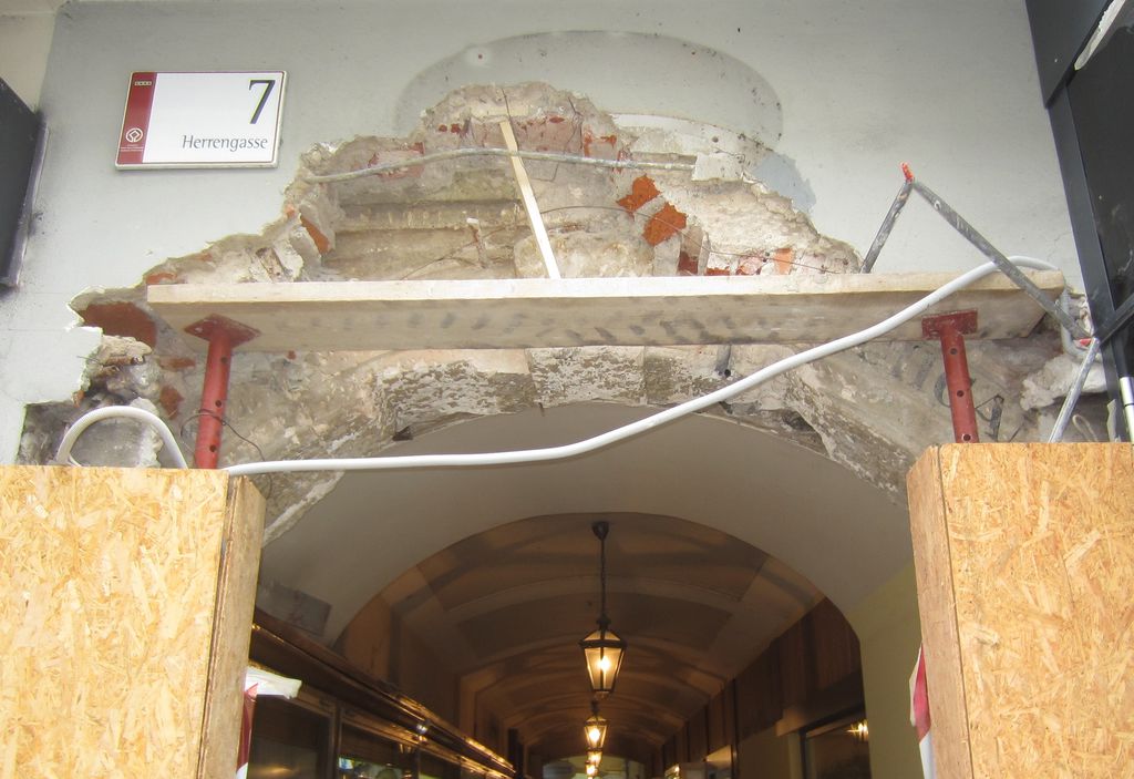 Datei:Herrengasse 7, Portaldetail.JPG