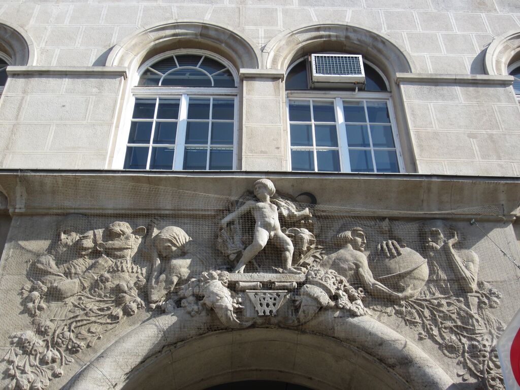 Datei:Hauptplatz 14, Kamel.JPG
