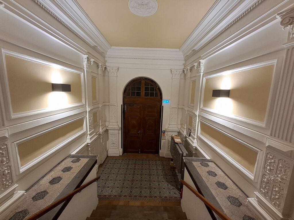 Datei:Wastiangasse4 Foyer.jpg