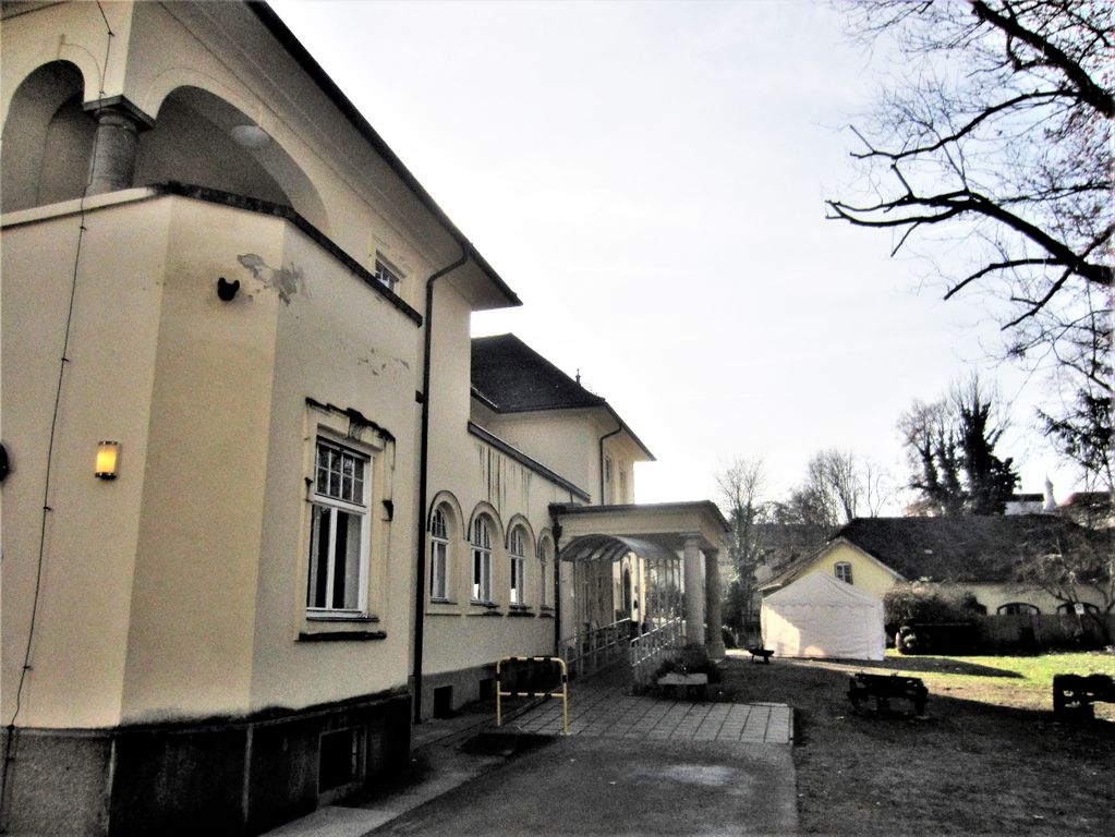 Datei:Heinrichstraße 145, Gartenfront.JPG