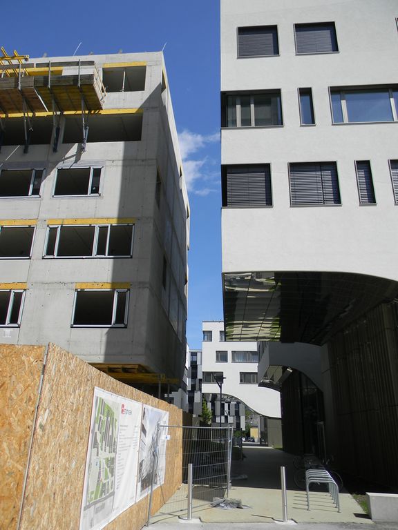 Datei:Paracelsusuniversität und Umgebung 8.jpg