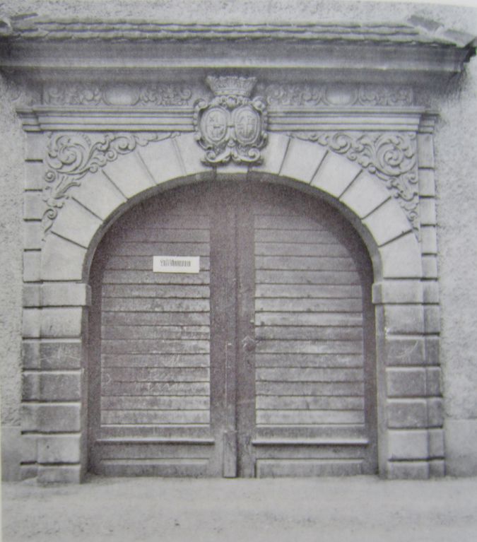 Datei:Köstenbaumgasse 2, Portal 1669.JPG
