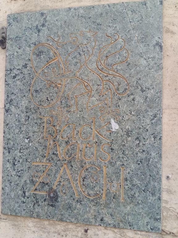 Datei:Kaiser-Franz-Josef-Kai 40 4.jpg