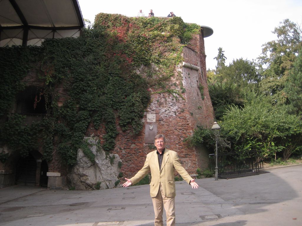 Datei:Bühne vorher.jpg