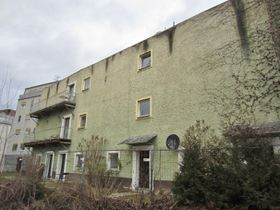 Hinterhof mit Nachbarhaus - Laukhardt 2016