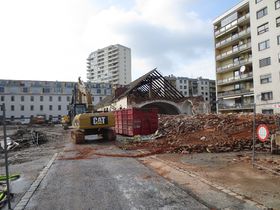 Stallgebäude beim Abbruch Mai 2013