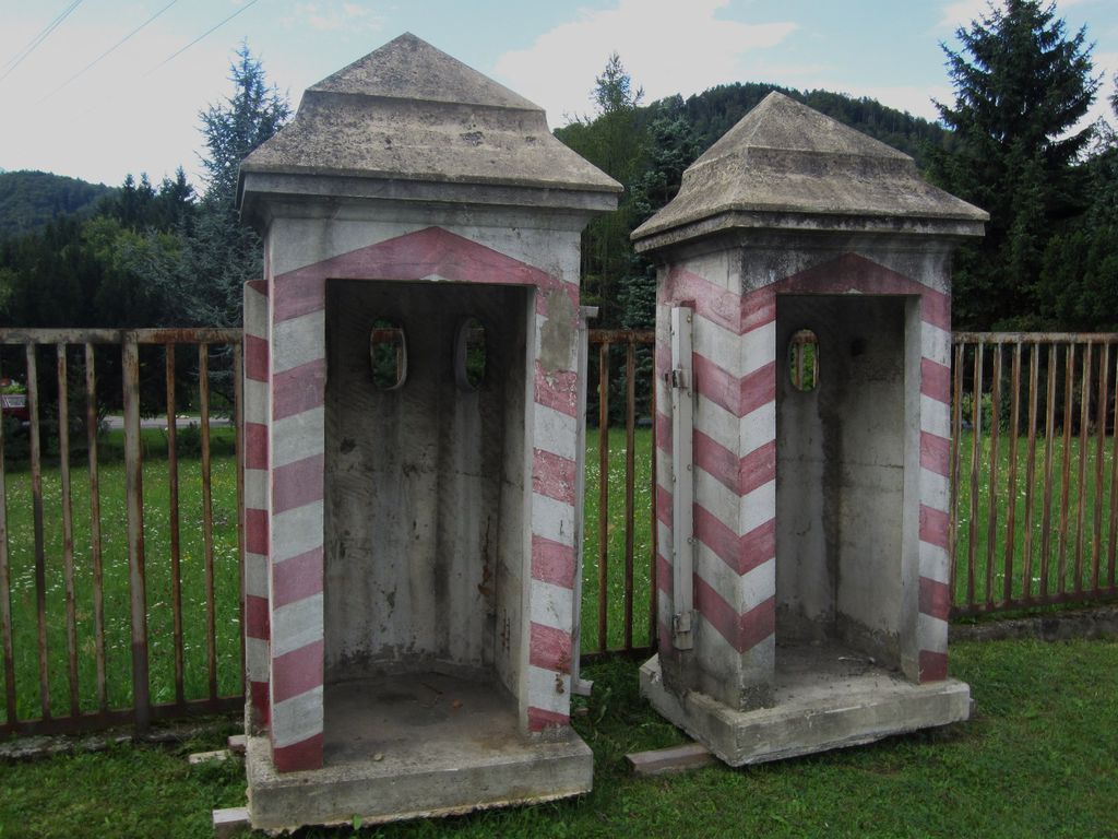 Datei:Wiener Straße 372, Wachhäuschen abgestellt.JPG