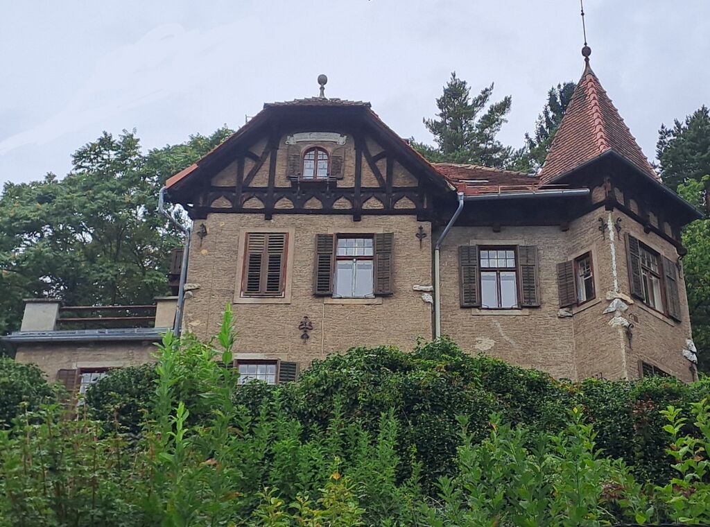 Datei:Gaisbergweg 14, Villa Luginsland.jpg