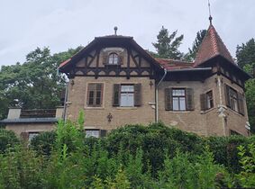 Ostansicht mit Turm - 2025