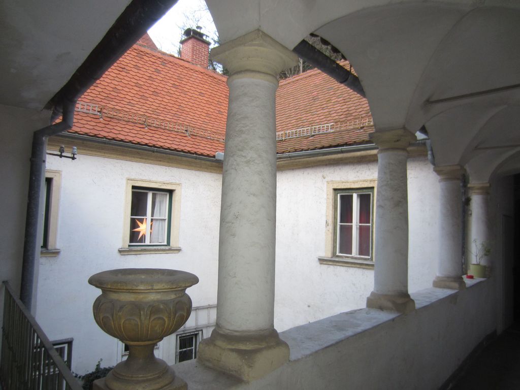 Datei:Kaiser-Franz-Josef-Kai 52, Arkaden.JPG