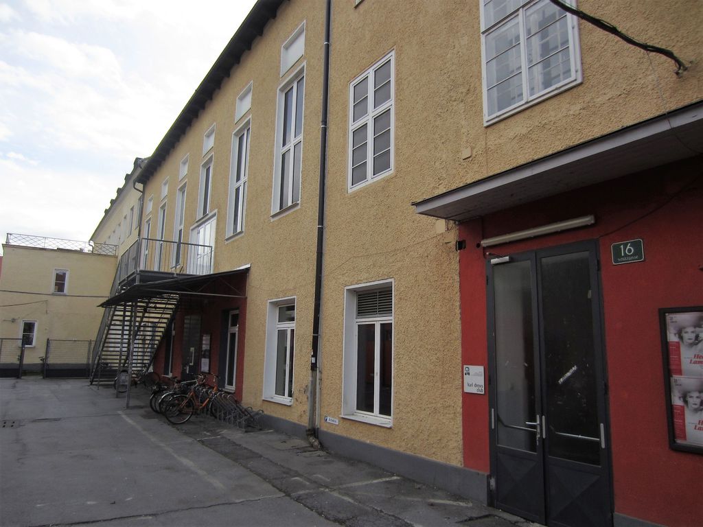 Datei:Schützgasse 16, Drama.JPG