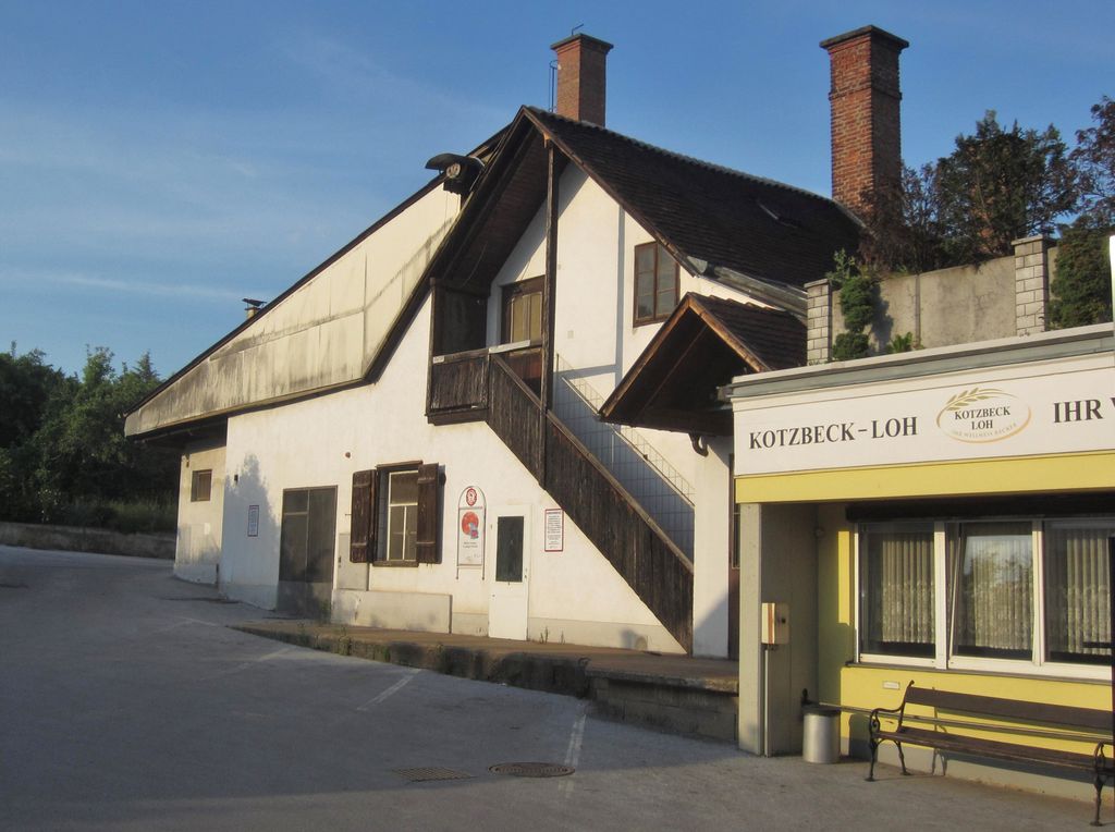 Datei:Waltendorfer Hauptstraße 31, Bäckerei.JPG