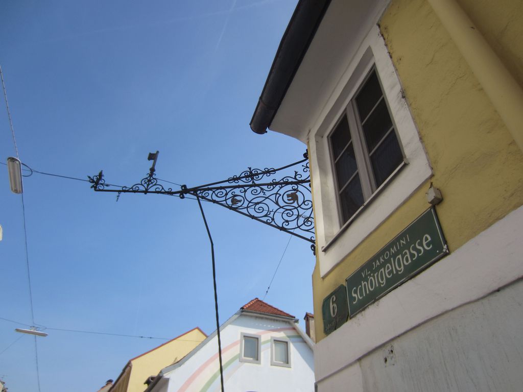 Datei:Schörgelgasse 6, Gewerbeschild.JPG