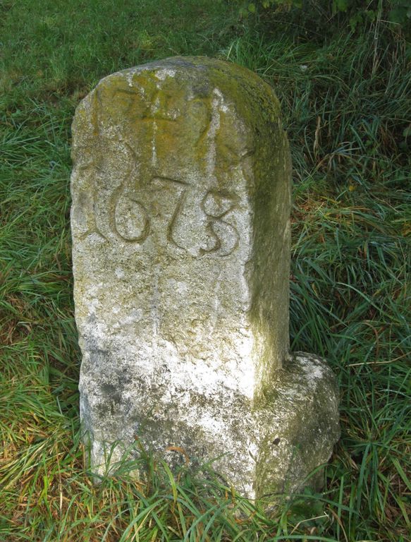 Datei:Aigner-Rollett-Allee, Burgfriedstein 6 b.JPG