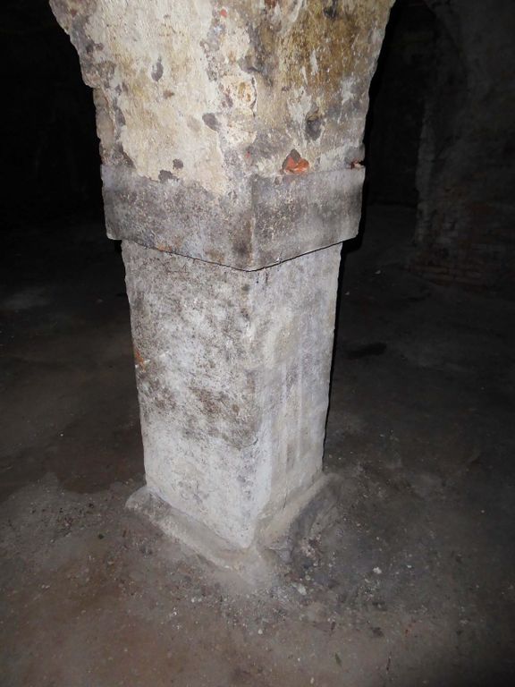 Datei:Schörgelgasse 6, Detail Säule.jpg