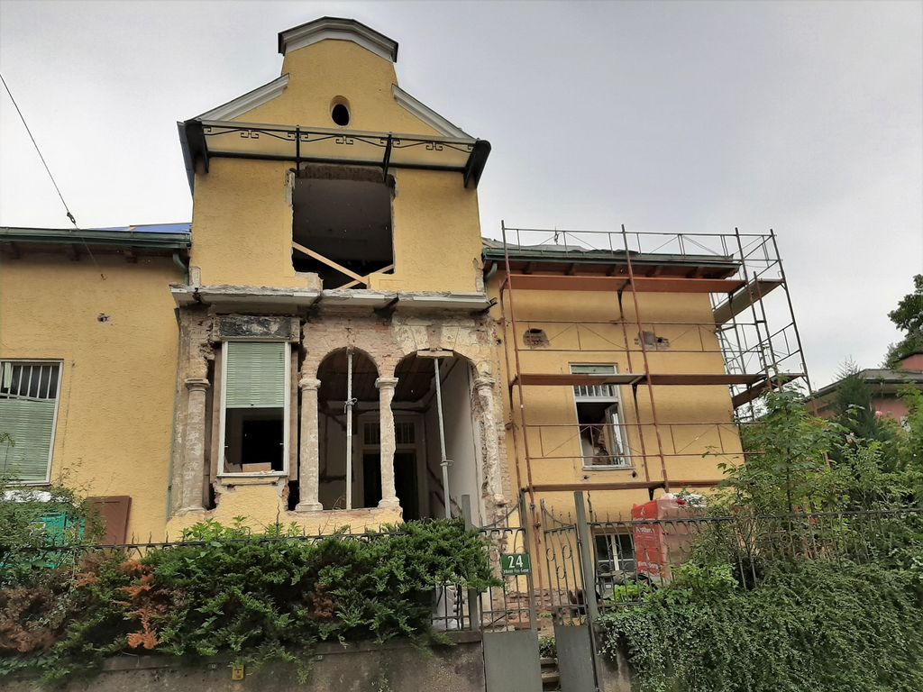 Datei:Johann-Fux-Gasse 24, Loggia.jpg