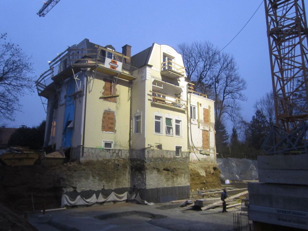 Datei:Schanzelgasse 33 Graz Baustelle 2013.JPG