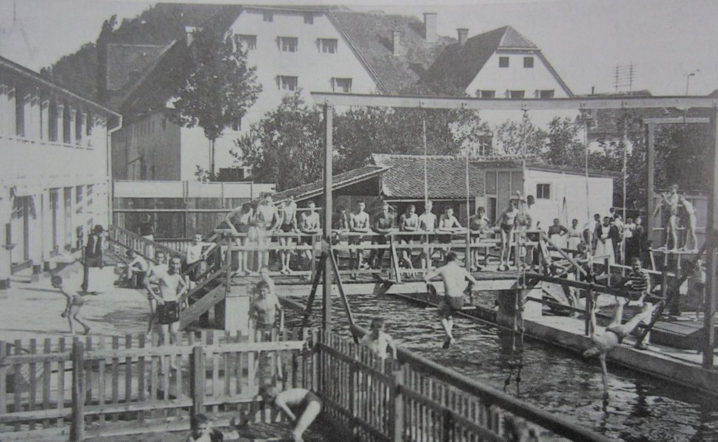 Datei:Körösistraße 64, Mühlgang-Bad.JPG