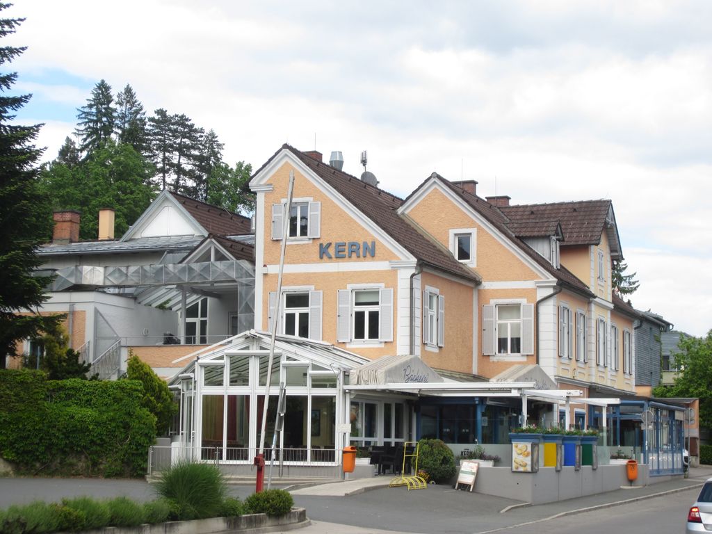 Datei:Mariatroster Straße 93, Bäckerei Kern.jpg