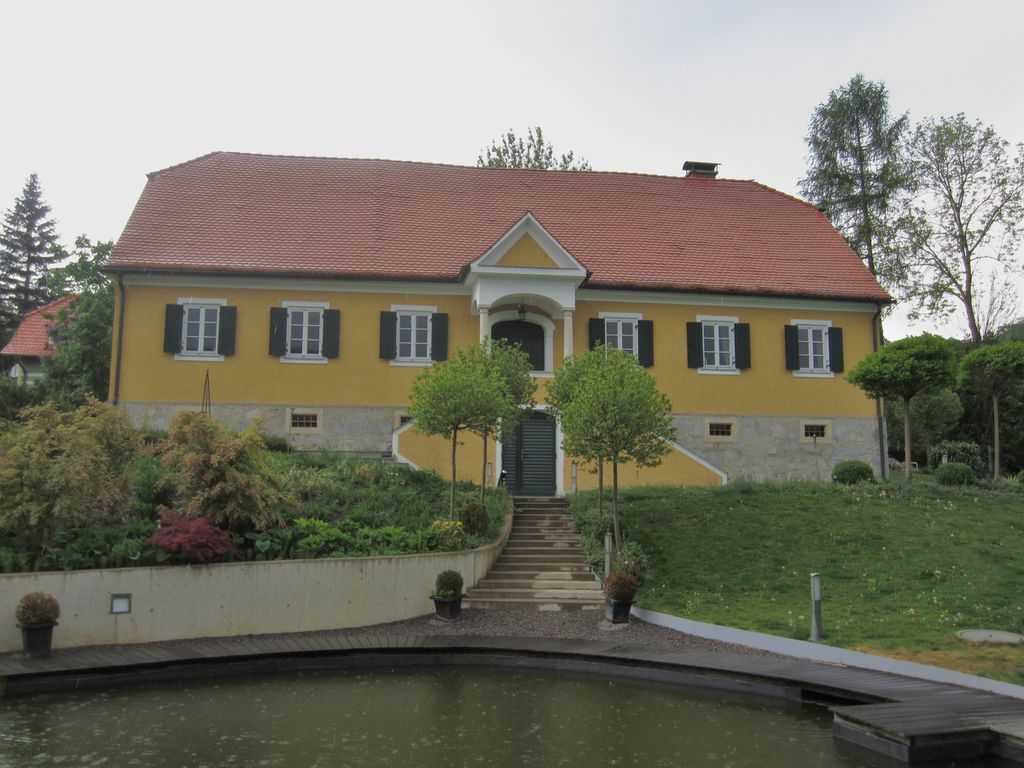 Datei:Fraungruberstraße 34, Teich.JPG