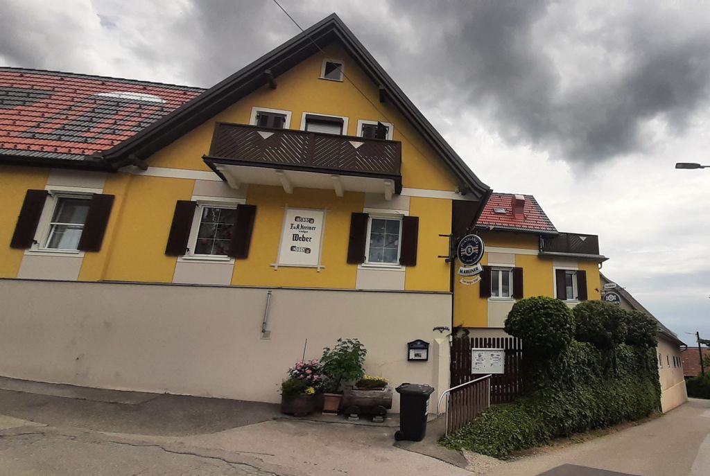Datei:Kehlbergstraße 114, GH Kreiner-Weber.jpg