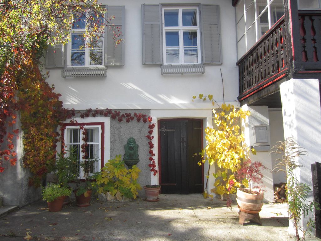 Datei:Gritzenweg 28, Bassena.JPG