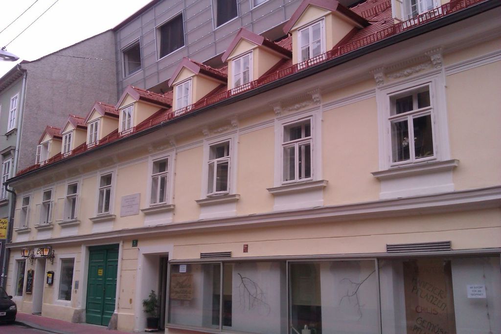 Datei:Klosterwiesgasse 3 Graz 2014 A.jpg